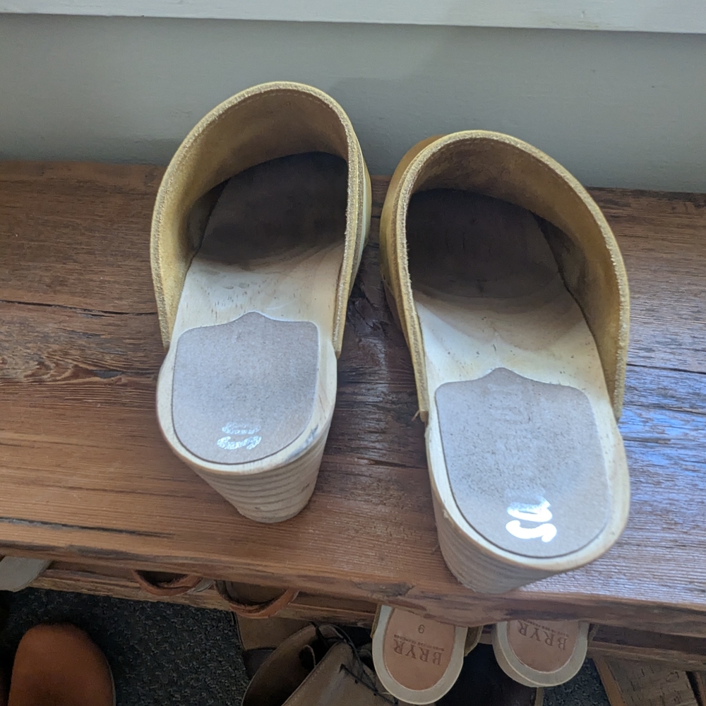 Sandrens Yellow leather Clogs EUC size 9 39 - Picture 8 of 11